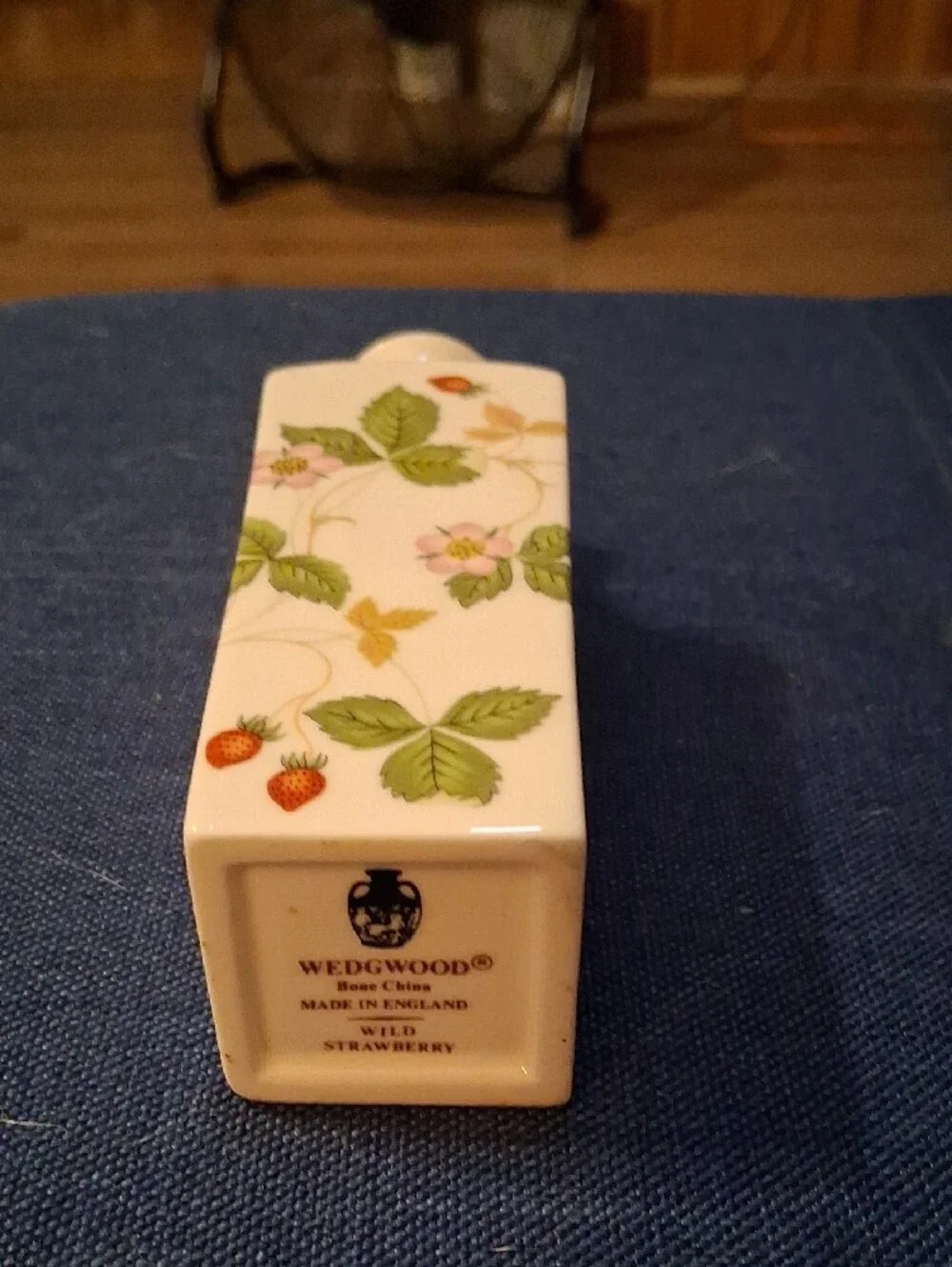 RARE FIND!! Wedgwood White Porcelain Floral Bud Vase with Gold Rim